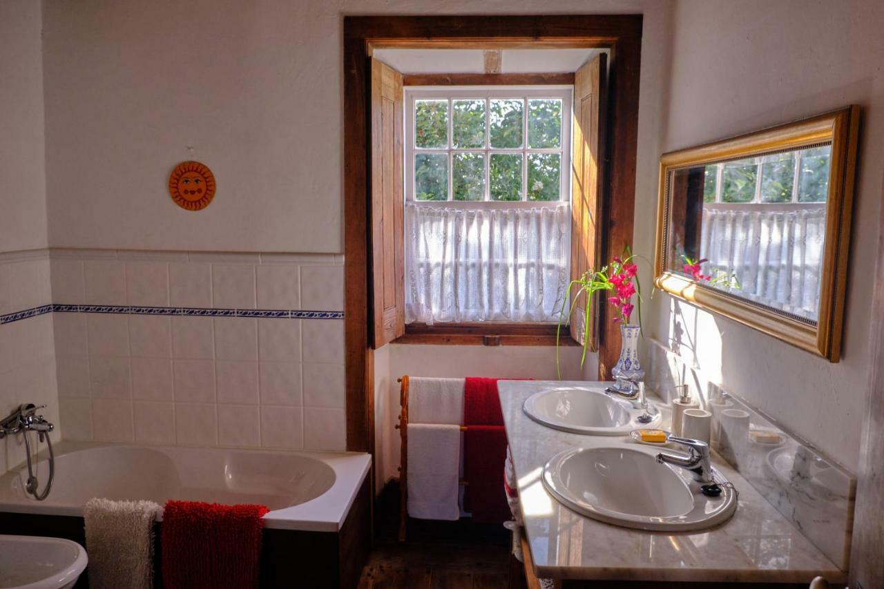 A Charming , Traditional Cottage At Quinta Da Ribeira Вила-Нова-ди-Пояриш Экстерьер фото